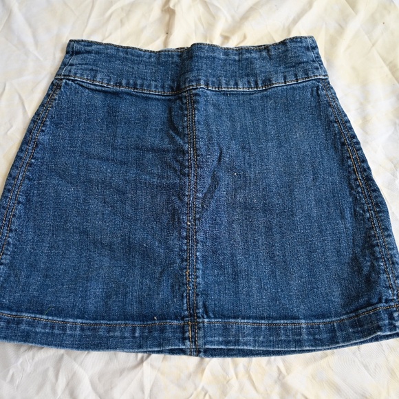 Forever 21 Denim Mini Skirt – Medium Blue, Size S ✨ - Picture 1 of 3